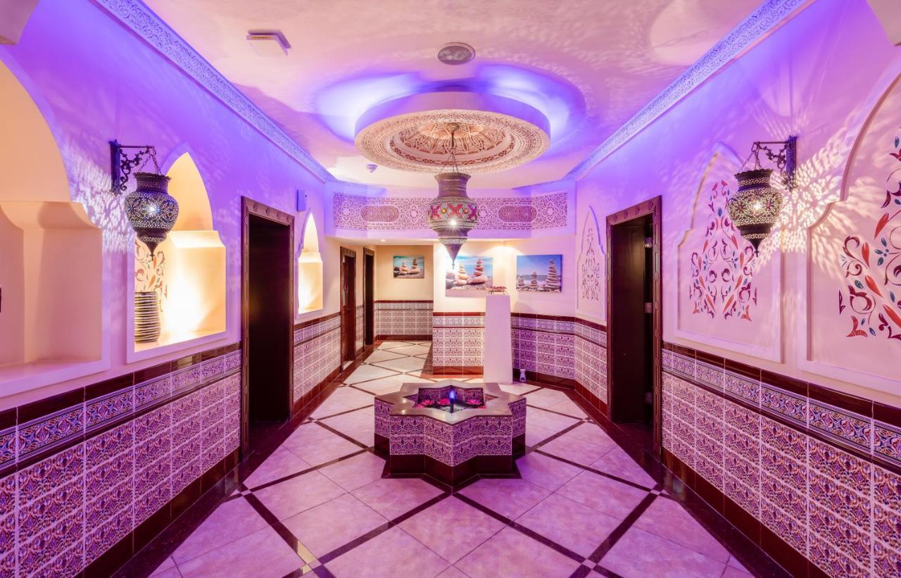 Holiday Inn Riyadh Al Qasr By Ihg Exterior photo