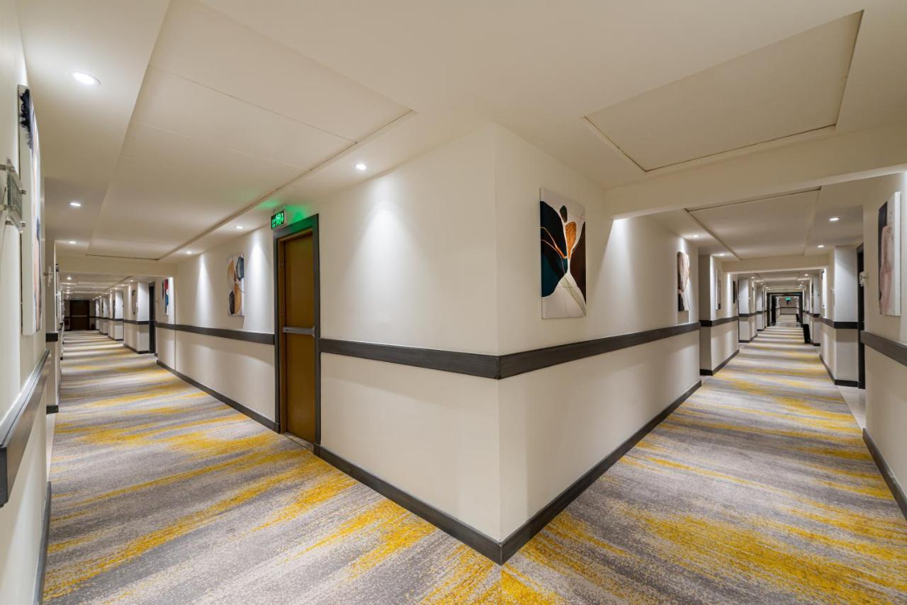 Holiday Inn Riyadh Al Qasr By Ihg Exterior photo