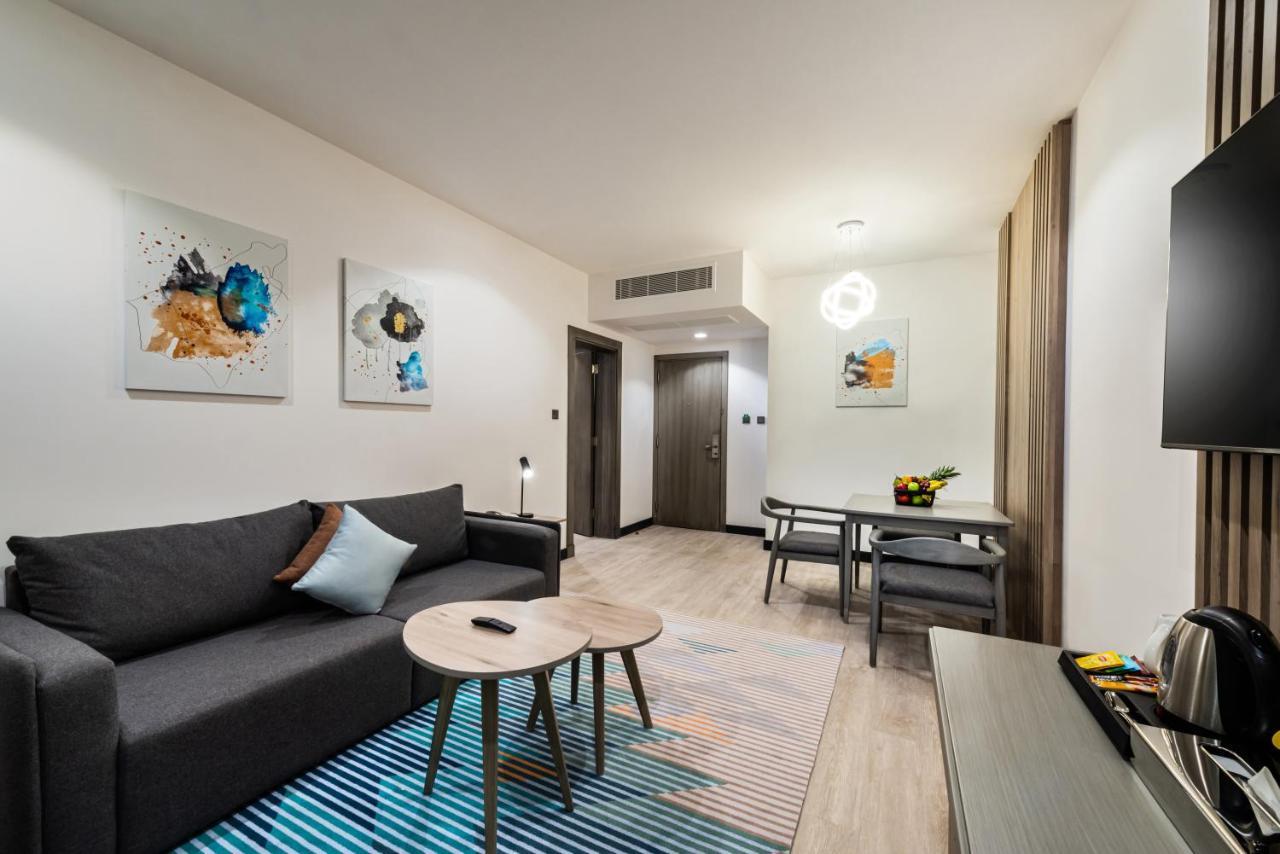 Holiday Inn Riyadh Al Qasr By Ihg Exterior photo