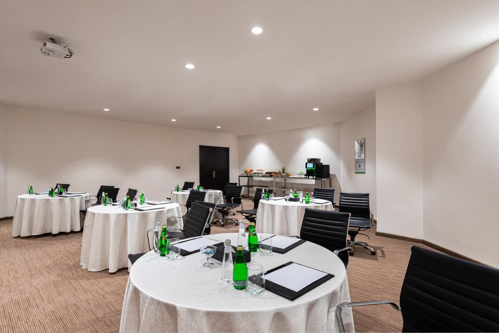 Holiday Inn Riyadh Al Qasr By Ihg Exterior photo