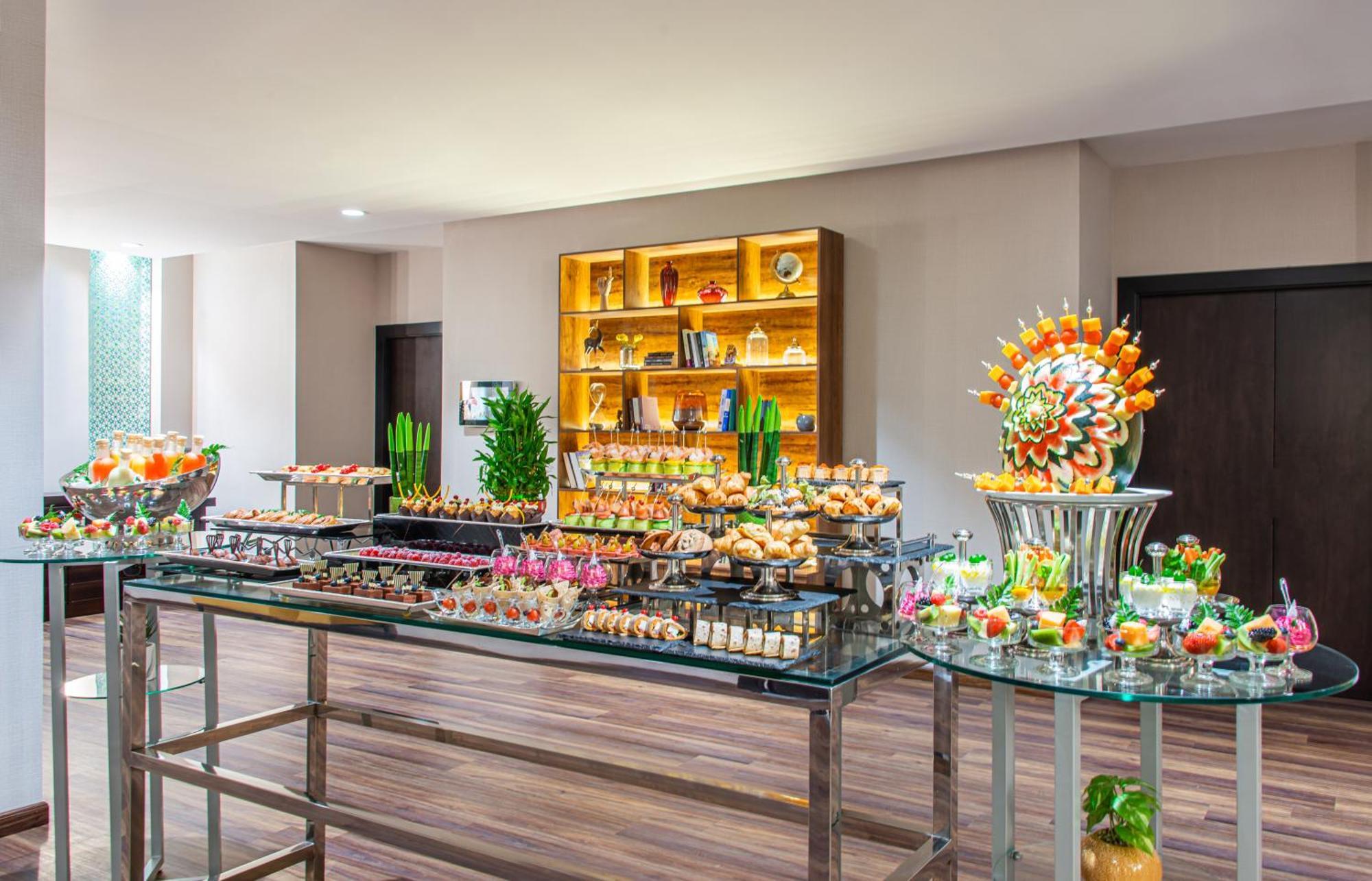 Holiday Inn Riyadh Al Qasr By Ihg Exterior photo