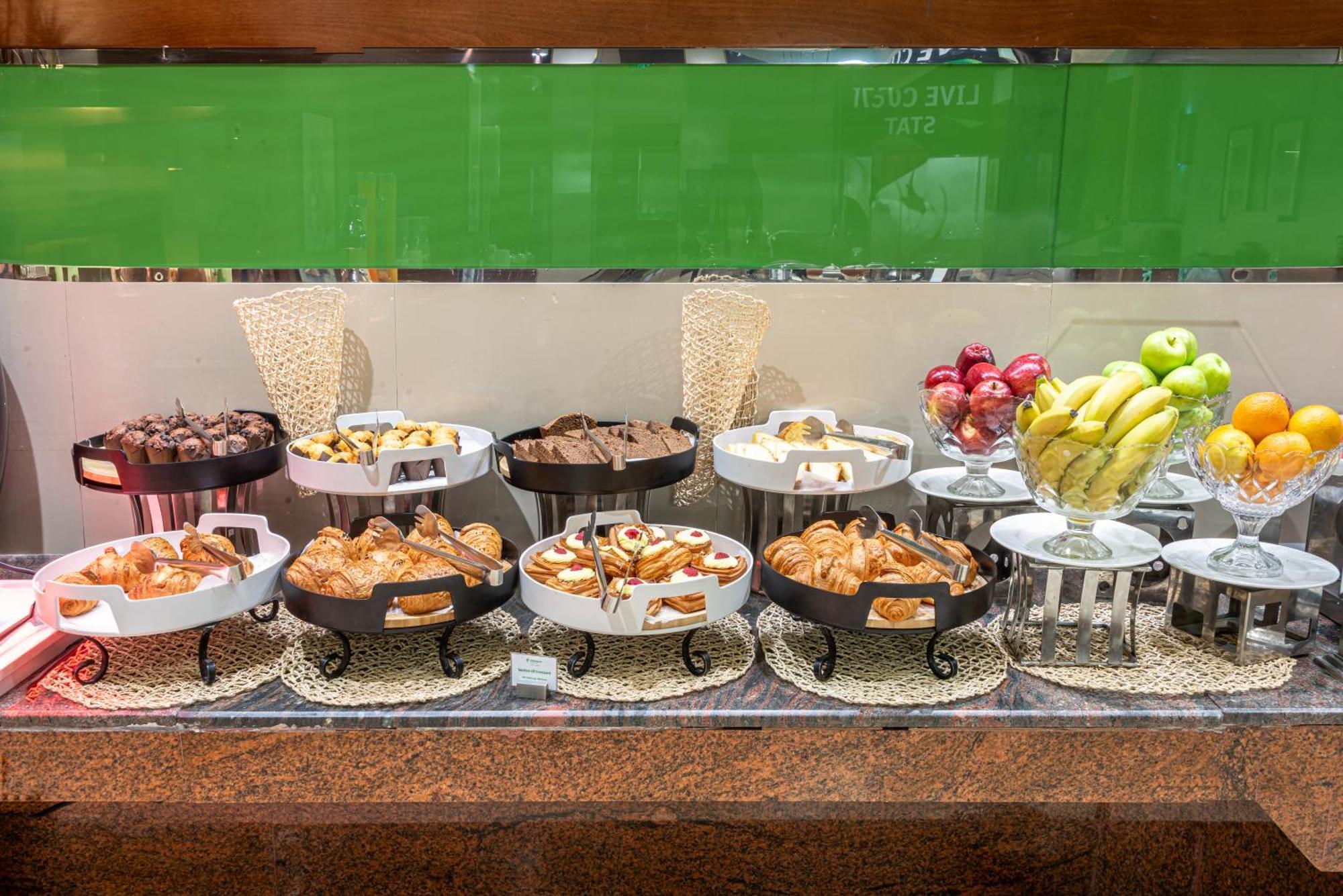 Holiday Inn Riyadh Al Qasr By Ihg Exterior photo