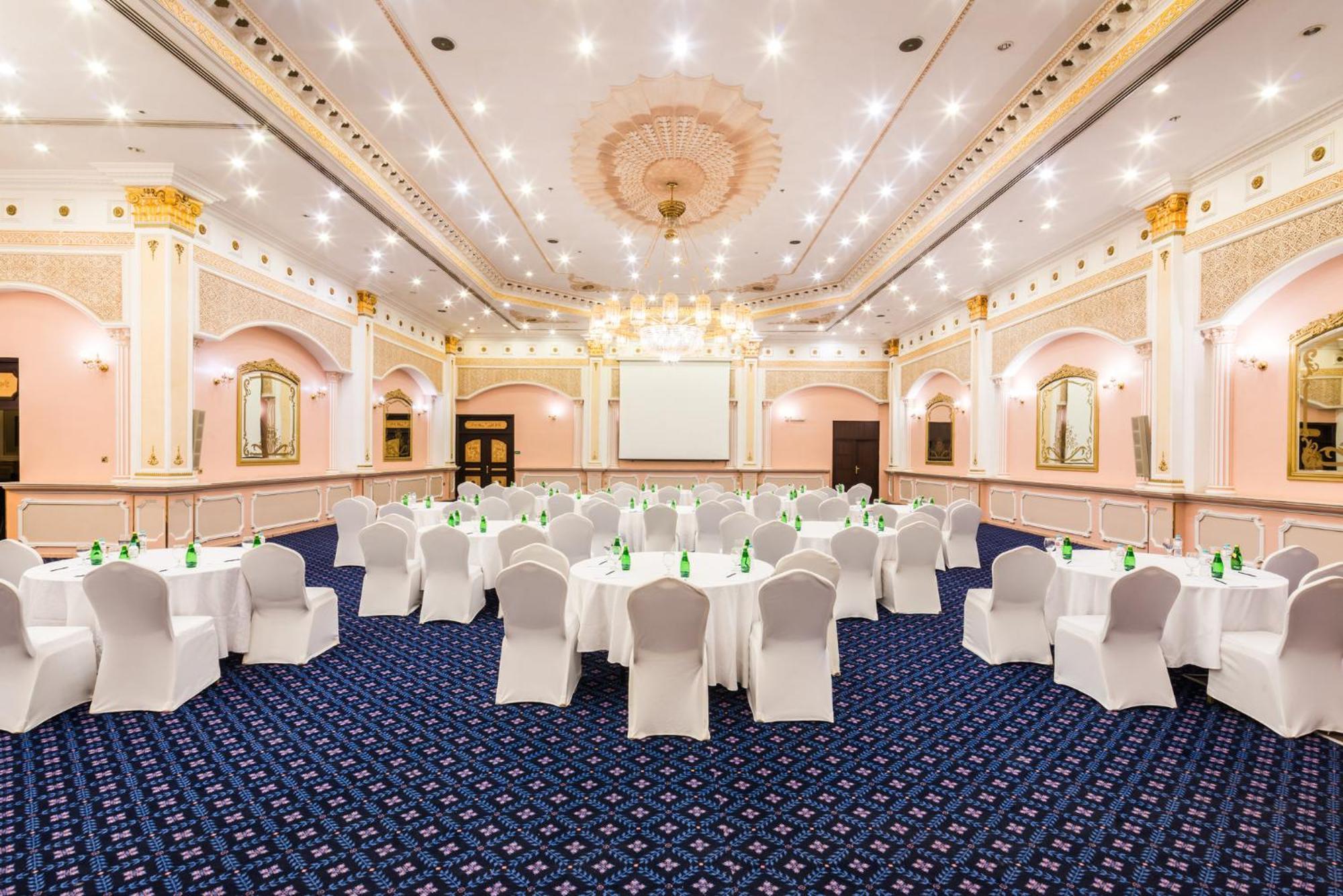 Holiday Inn Riyadh Al Qasr By Ihg Exterior photo