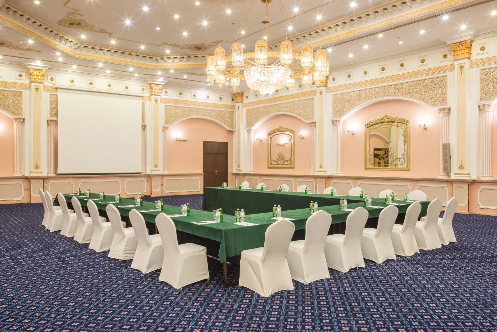 Holiday Inn Riyadh Al Qasr By Ihg Exterior photo