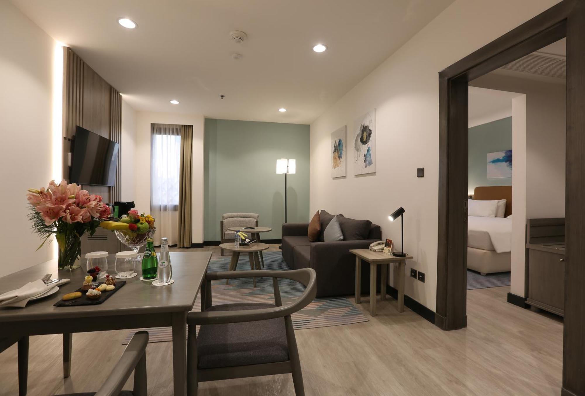 Holiday Inn Riyadh Al Qasr By Ihg Exterior photo